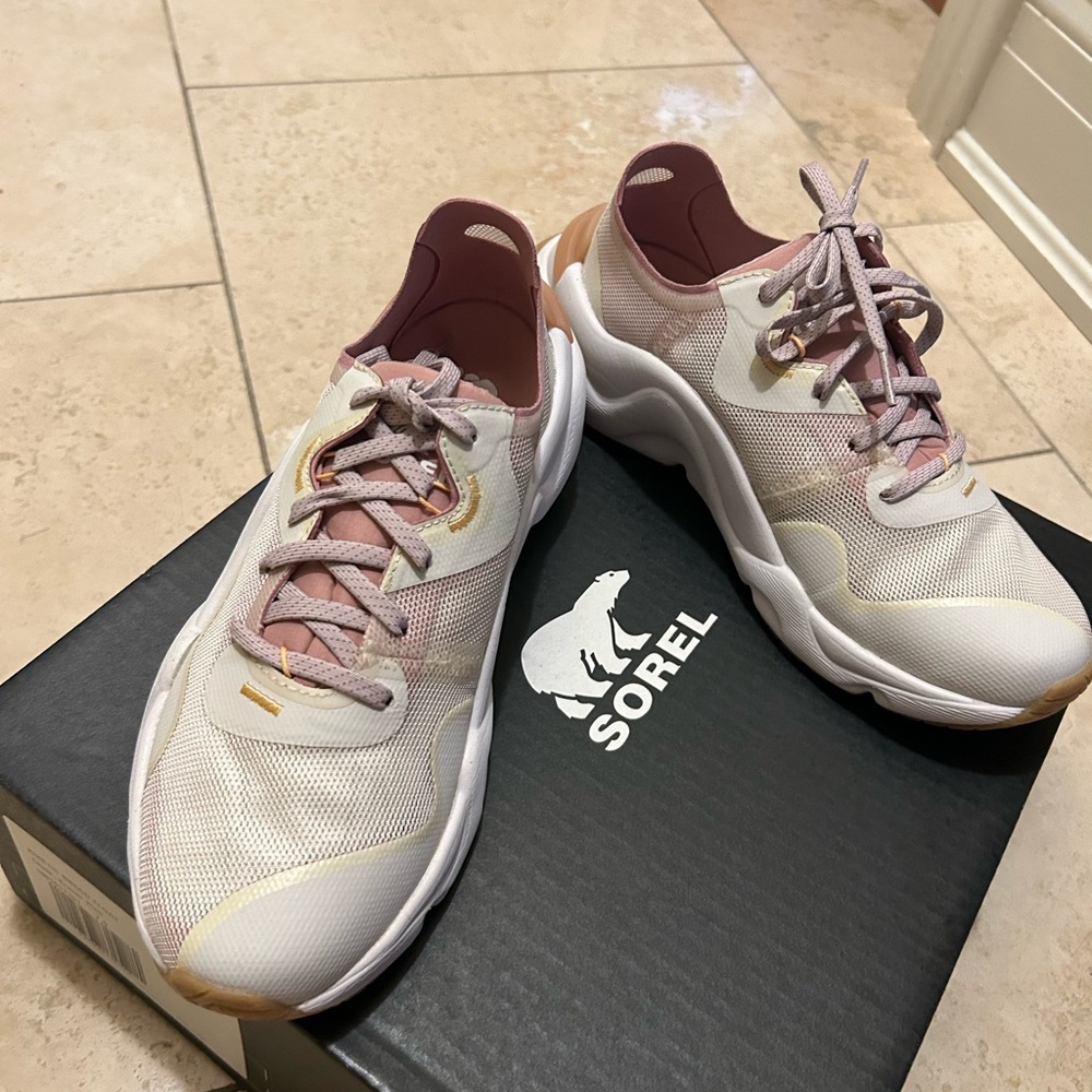 Sorel Women's KINETIC RNEGD FLOAT Sneakers- BNIB